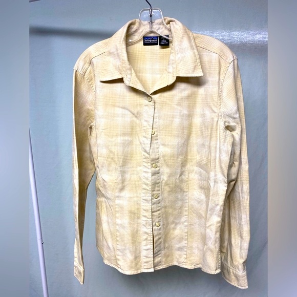 Patagonia Women’s Organic Cotton Button Down Shirt - Picture 1 of 4